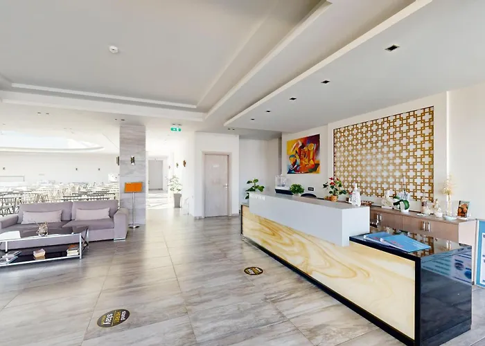 The Dome Luxury فندق يميناريا